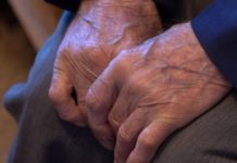 В Правительстве Алтайского края обсудили реализацию второго этапа стратегии действий в интересах граждан старшего поколения