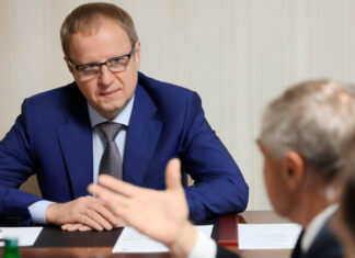 Губернатор Алтайского края Виктор Томенко принял участие в обсуждении Стратегии развития Сибири до 2035 года