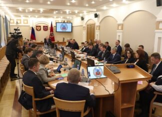 На заседании Правительства Алтайского края рассмотрены законодательные инициативы, внесенные на февральскую сессию АКЗС
