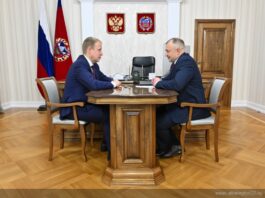 Губернатор Виктор Томенко и заместитель министра социальной защиты Алтайского края Никита Рыжих обсудили поддержку участников СВО в регионе